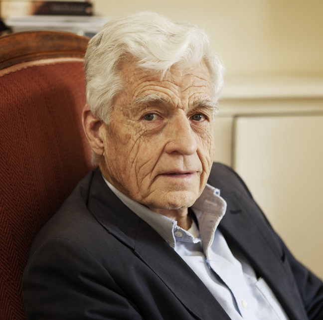 robert-paxton-l-idee-que-la-france-de-vichy-a-essaye-de-proteger-les-juifs-est-absurde,M263523