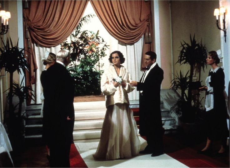 a874c5499926c5f75800e54c8e1230e1--elizabeth-mcgovern-gangster-movies